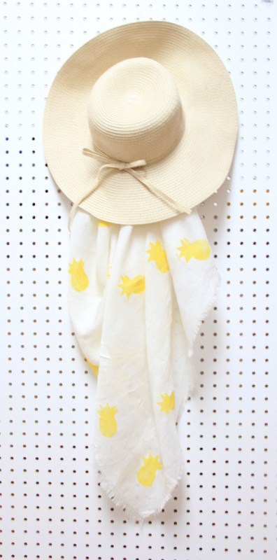 Funny DIY Pineapple Scarf To Wear In Summer
