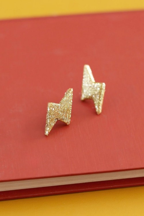 Glittery Gold 90s Inspired DIY Thunderbolt Earrings To Make