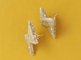 glittery-gold-90s-inspired-diy-thunderbolt-earrings-to-make-3
