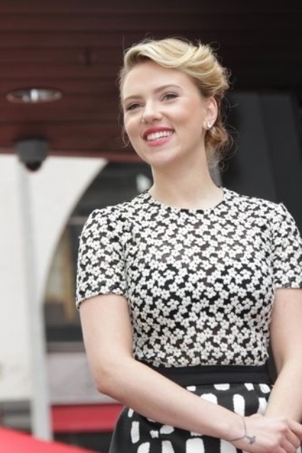 Gorgeous Scarlett Johansson Retro Hairstyles