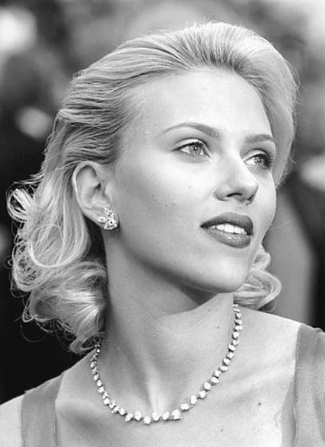 Gorgeous Scarlett Johansson Retro Hairstyles