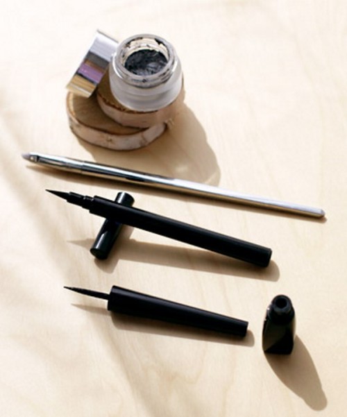 How To Apply Liquid Eyeliner Like A Pro
