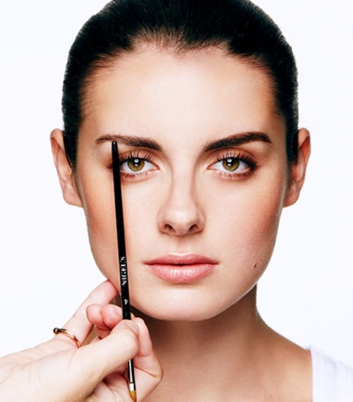 How To Get Cara Delevigne’s Bushy Eyebrows Look