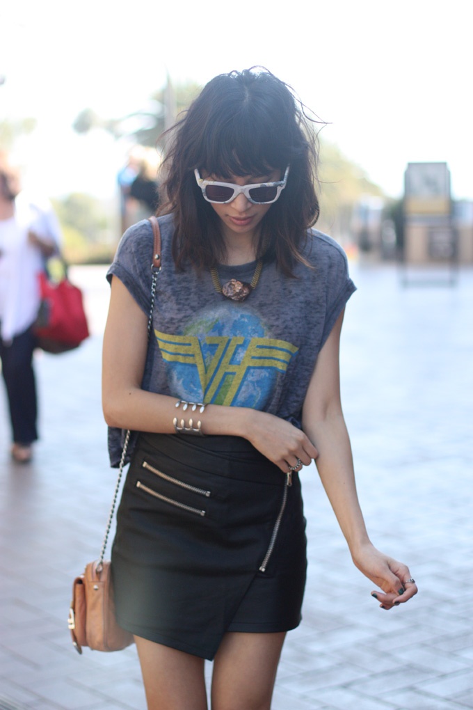 How to rock graphic t shirts  12