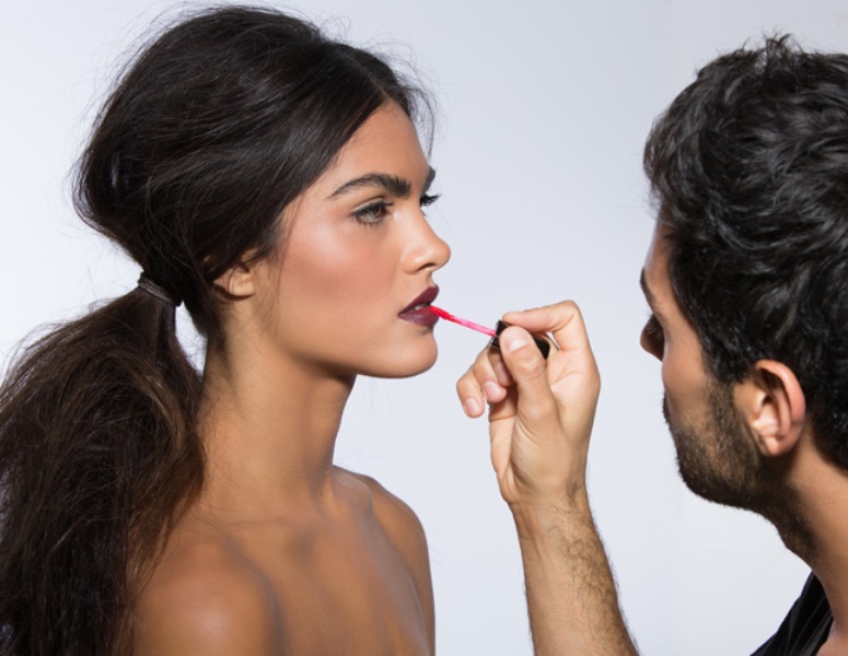 How to wear dark vampy lipstick  4
