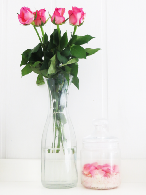 Lovely DIY Sugar Body Scrub With Rose Petals