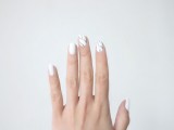 luxurious-diy-marble-manicure-to-try-1