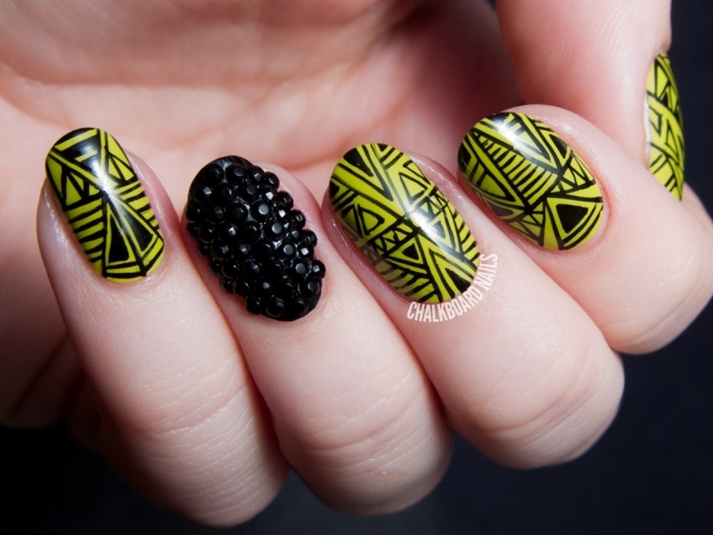 Marvelous diy wasabi and caviar fine linework nail art  3