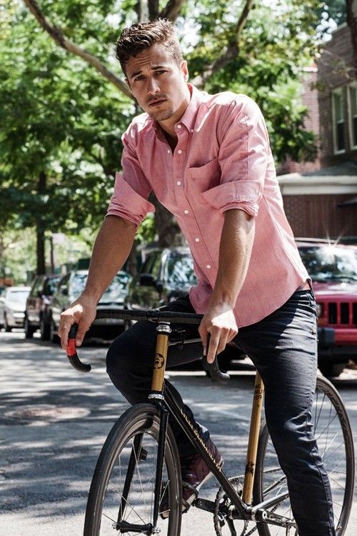 a pink linen shirt, black pants and burgundy trainers for a bright summer or holiday look