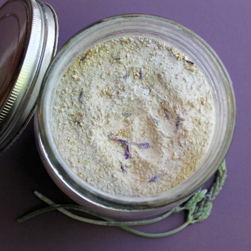 oatmeal lavender bath soak (via blommi)