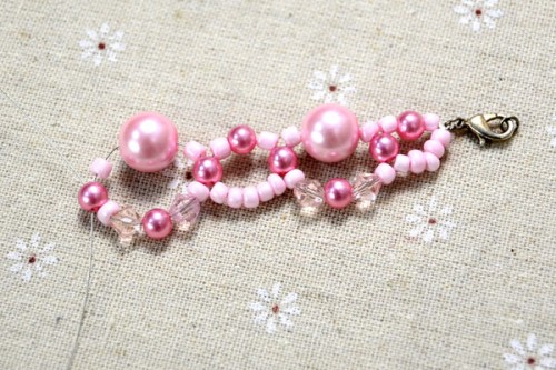 Spring Inspired DIY Pink Beads And Pearls Bracelet