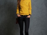 stylish-and-comfy-sweater-work-outfits-for-girls-21