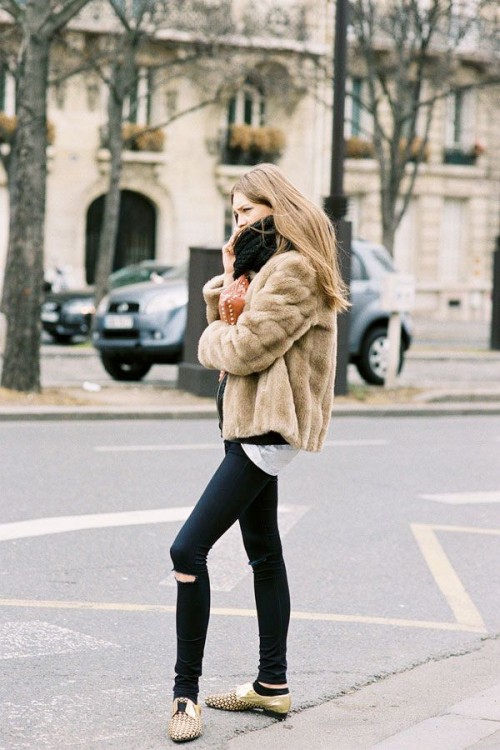 Super Chic Short Fur Coat Outfits To Feel Warm In Winter