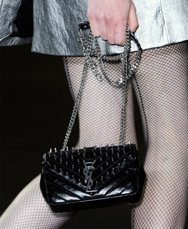 Top 15 trendy miniature bags to wear this fall  10