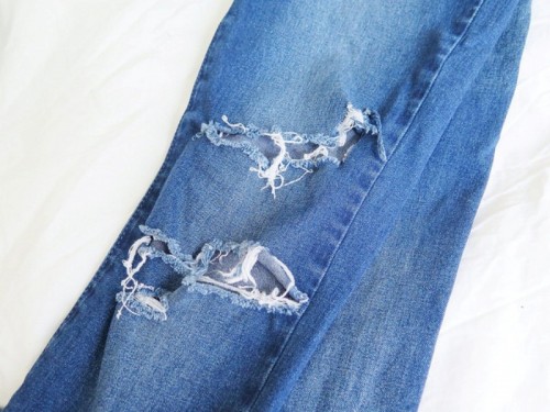 Trendy DIY Distressed Knee Skinny Jeans