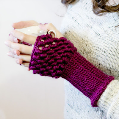 bullion stitch fingerless gloves (via hopefulhoney)
