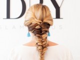 voluminous-and-pretty-diy-topsy-tail-braid-hairstyle-to-try-1