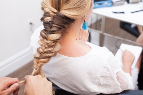 Voluminous And Pretty DIY Topsy Tail Braid Hairstyle To Try