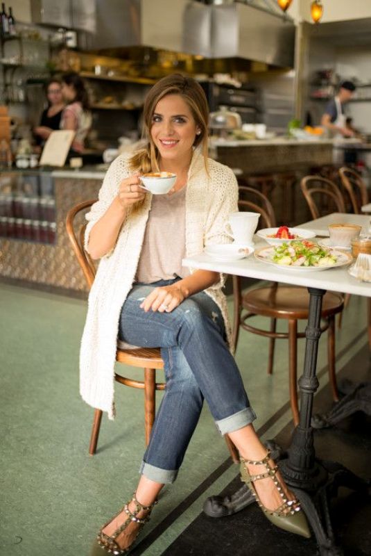 What to wear on a day time coffee date 15 fall casual chic ideas  3
