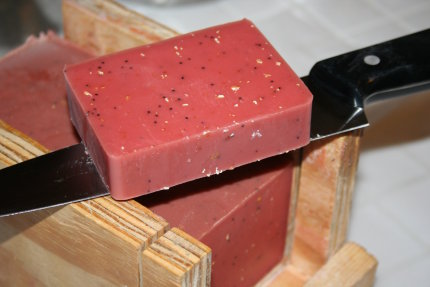 strawberry preserves soap (via soapdelinews)