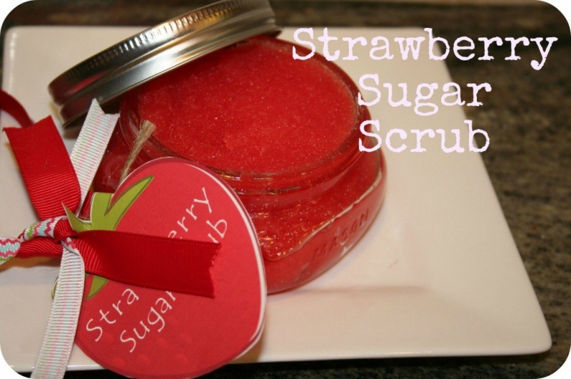 strawberry sugar scrub (via sevenclowncircus)